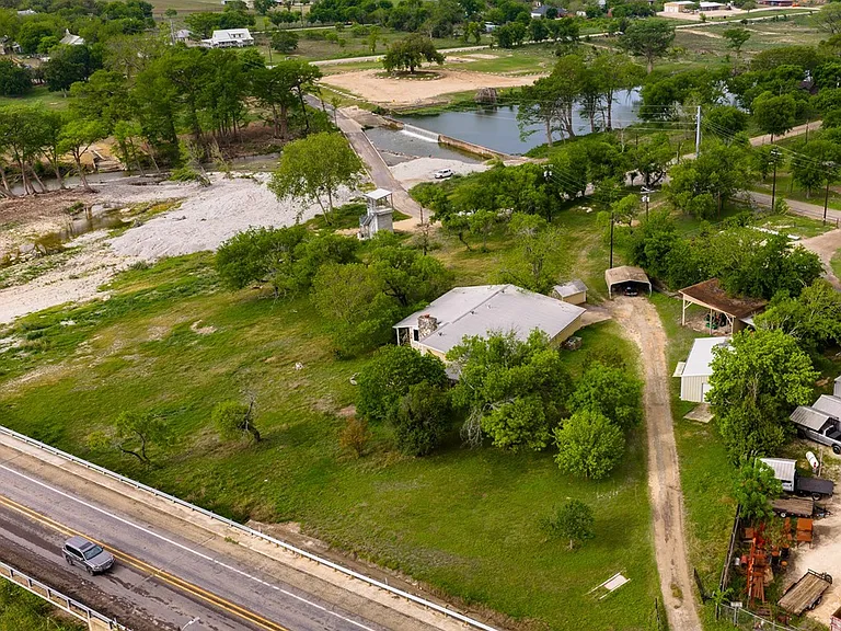 123 FM 480 — Photo 54