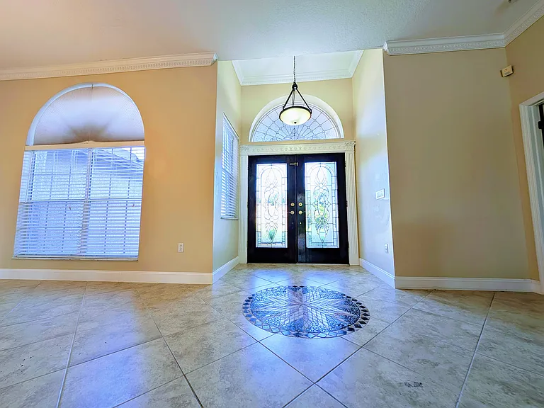 5667 Wellington Ct — Photo 6