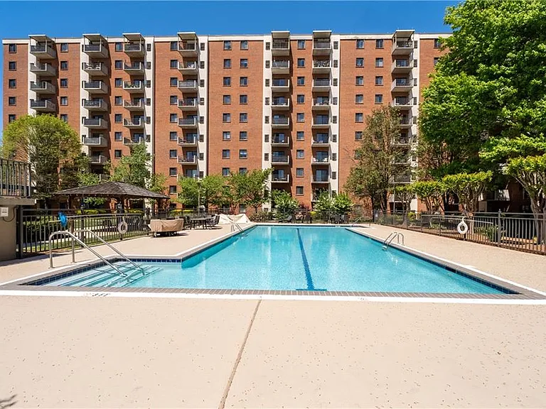 300 Johnson Ferry Rd #B915 — Photo 28
