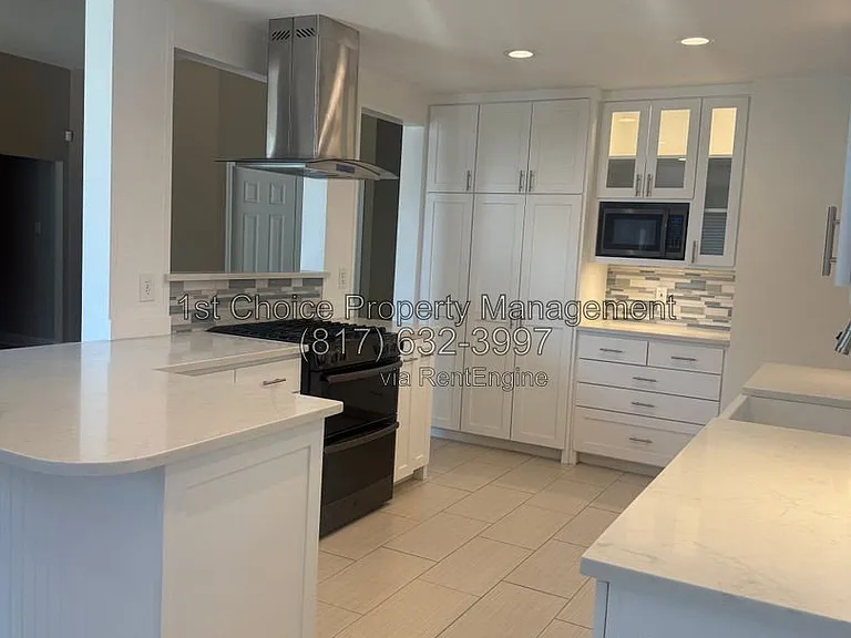 1325 Gatewood Dr — Photo 2