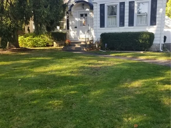 8 Northledge Dr, Amherst, NY 14226