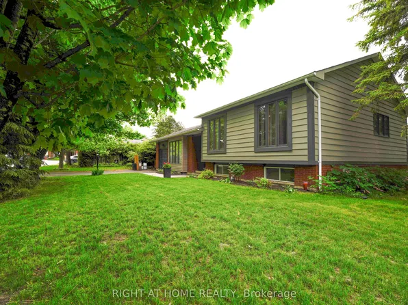 3 Pommel Cres, Ottawa, ON K2M 1A3