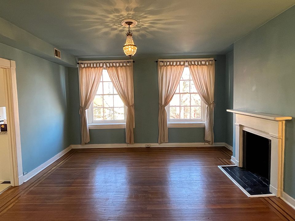 Living room with northern exposure