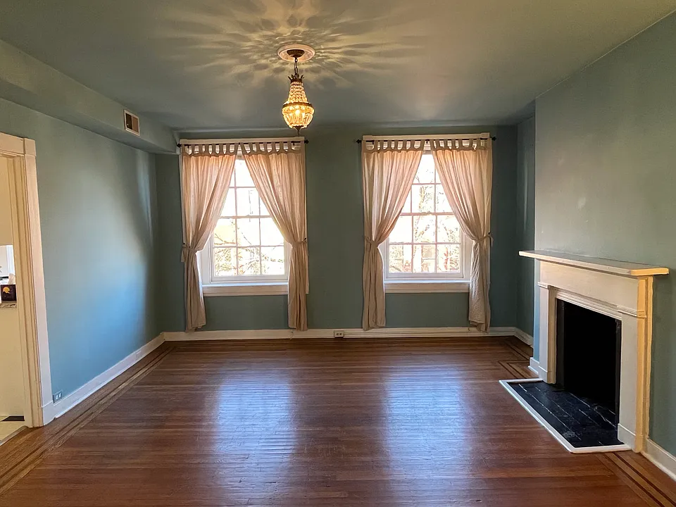 Living room with northern exposure
