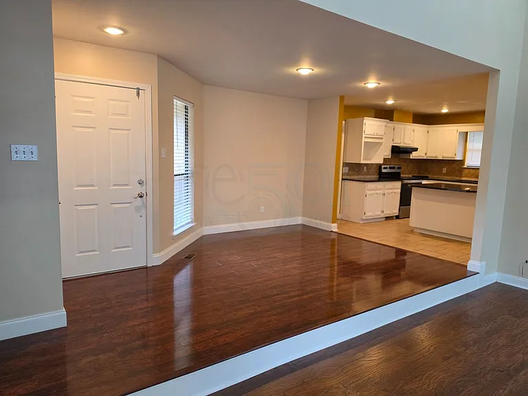 6 Woodlore Ct — Photo 2