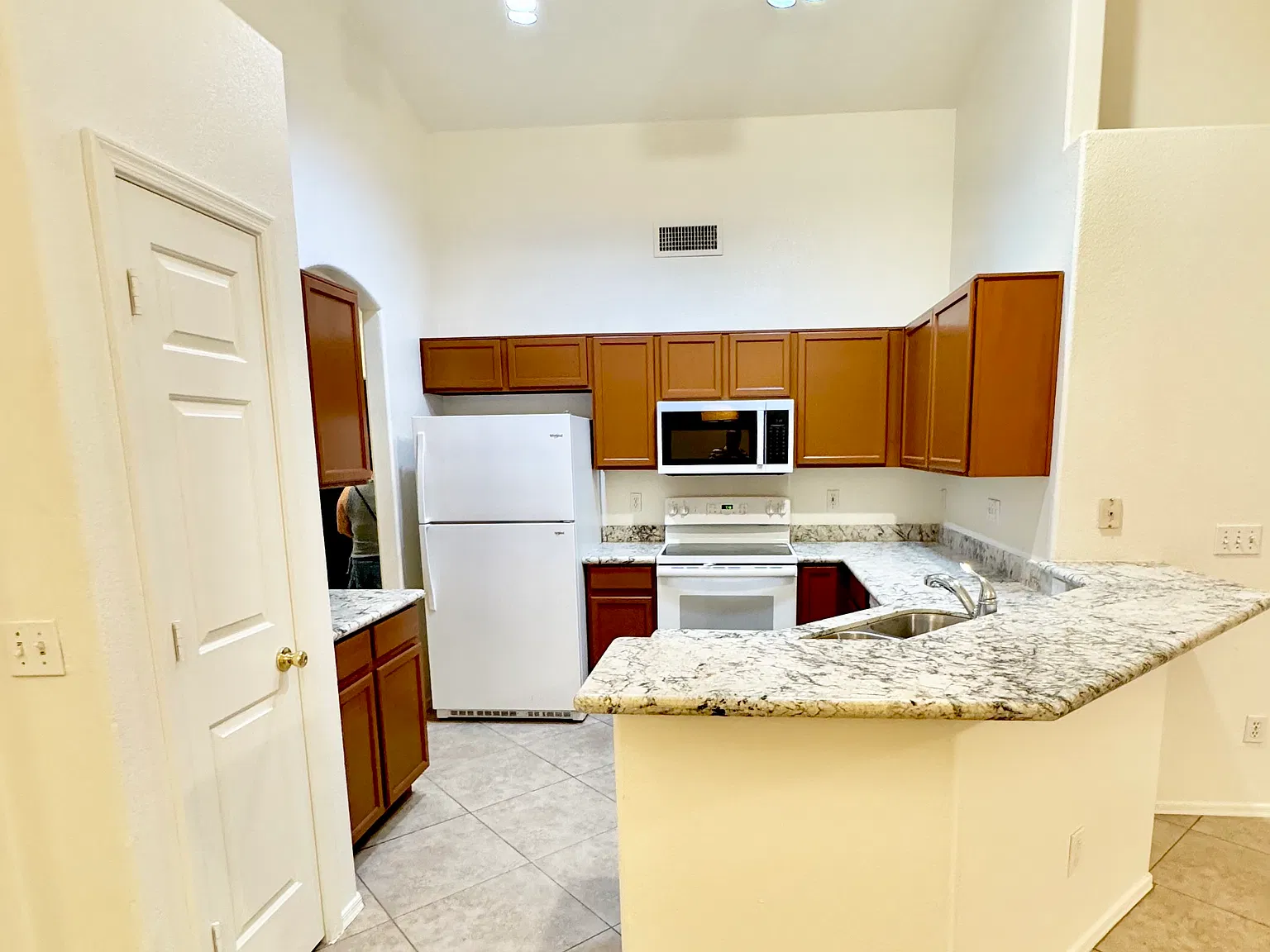 4 bed, 1685 sqft, $2,600 — Photo 2