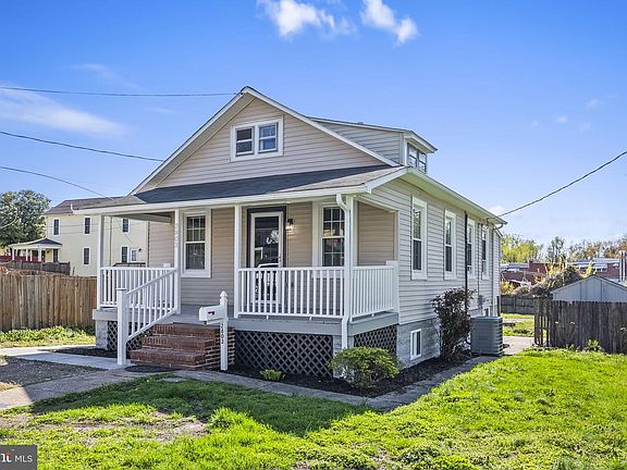2nd image of 2803 Delmont Ave