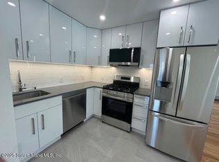 28 Floyd St, Staten Island, NY 10310