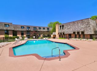 12 Oak Creek Dr APT 1213, Buffalo Grove, IL 60089