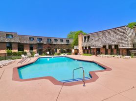 12 Oak Creek Dr