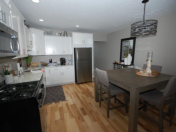 Granite w/ stainless appliances (brand new refrigerator and gas range)
