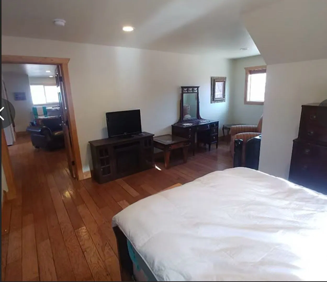 Fully Furnished Western Apartment Near Columbus — Photo 4