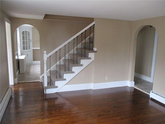 3rd image of 12 Gladstone St