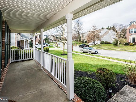 5th image of 319 Streett Cir