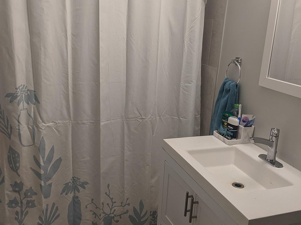 1st image of 1369 W Greenleaf Ave #G1