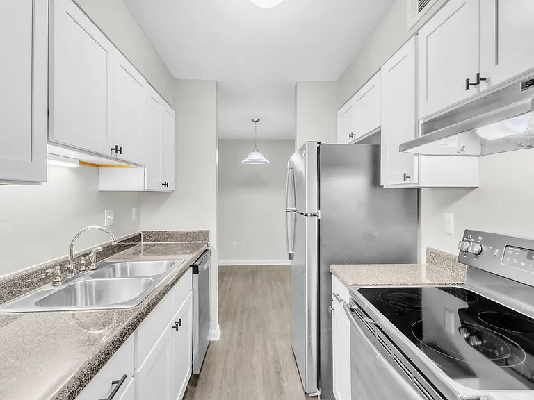 Country Creek Apartments — Photo 10