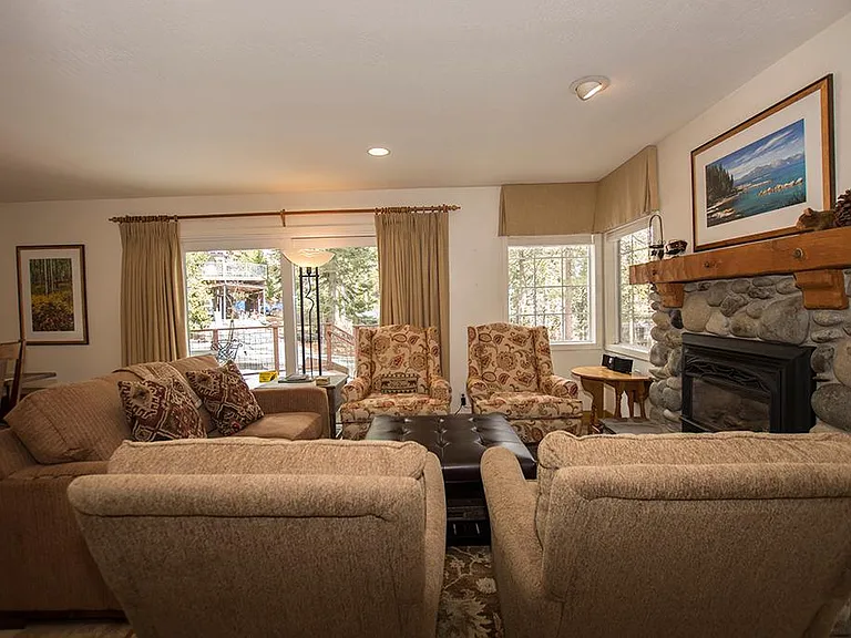 395 Elizabeth Dr — Photo 3