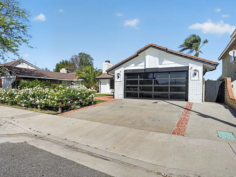 28131 Florence Ln — Photo 3