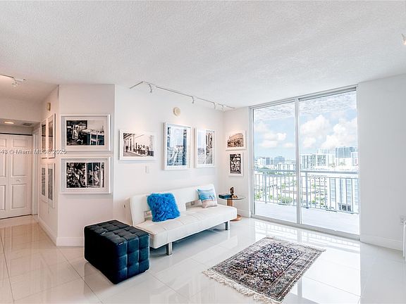 5th image of 275 NE 18th St APT 1501