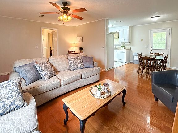 3rd image of 2916 Lonsdale Dr