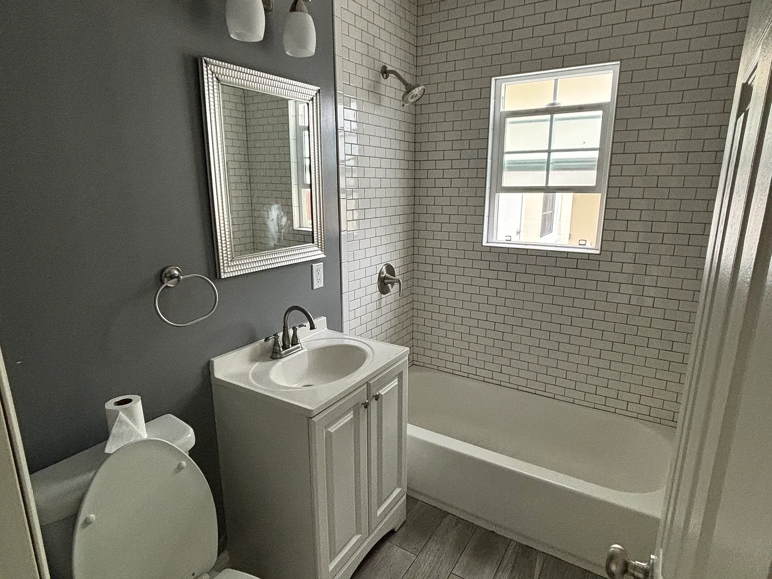 3 bed, 1135 sqft, $3,400 — Photo 3