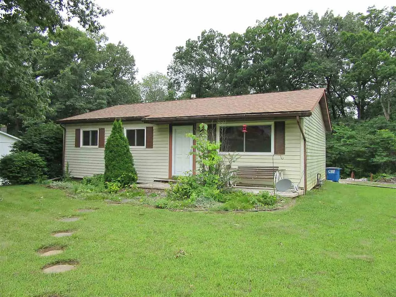 157 White Ln photo 1