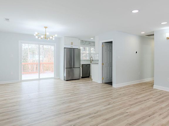 3rd image of 24 Pine St