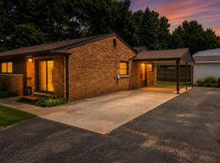 5783 Cambrook Ln, Waterford, MI 48329