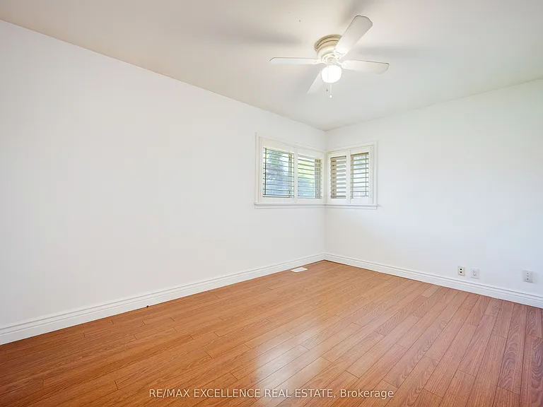 166 McLaughlin Rd S — Photo 18