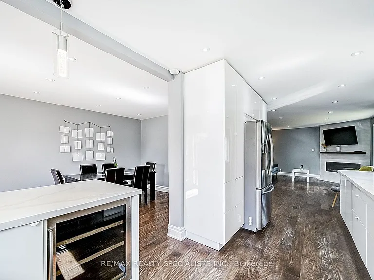 3148 Harris Cres #UPPER — Photo 5