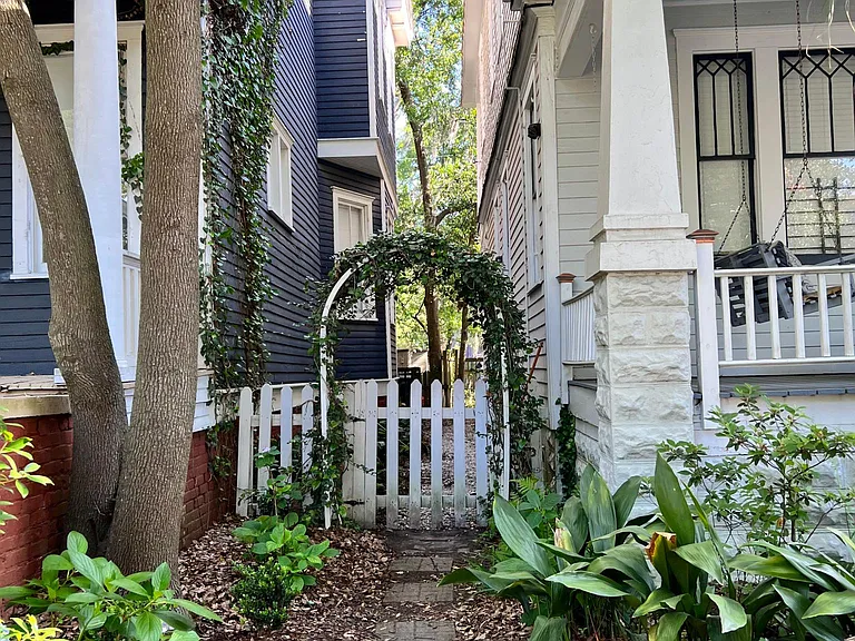 903 E Henry St #LOWER — Photo 8