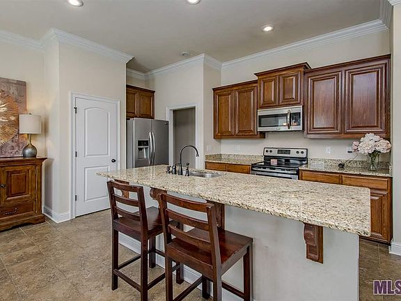 4th image of 2746 Brady Ave