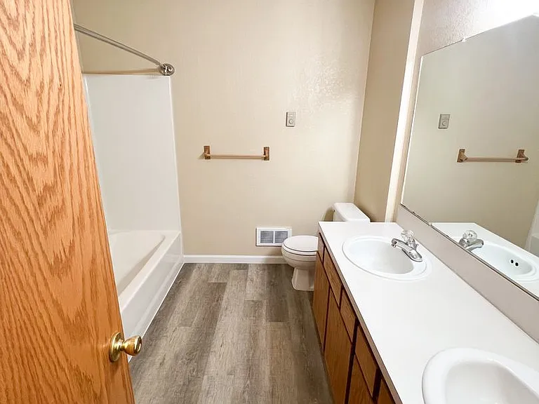 5440-5442 N Hills Dr #5444 — Photo 40