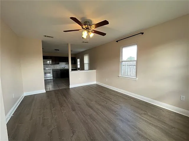 2 bed, 1.0 bath, 1000 sqft, $1,400 — Photo 2
