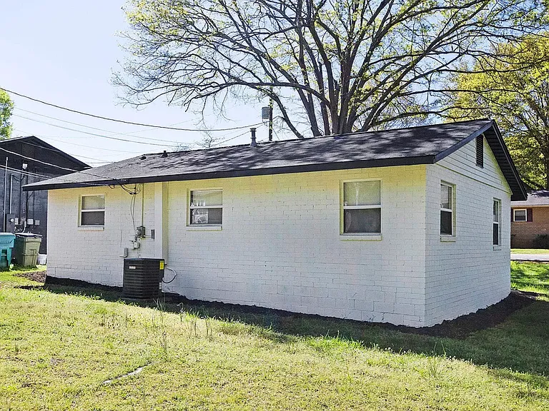 611 Gardner St — Photo 25