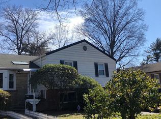 40 Bromptom Rd, Great Neck, NY 11021