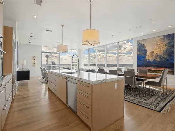2200 Victory Ave APT 1705, Dallas, TX 75219