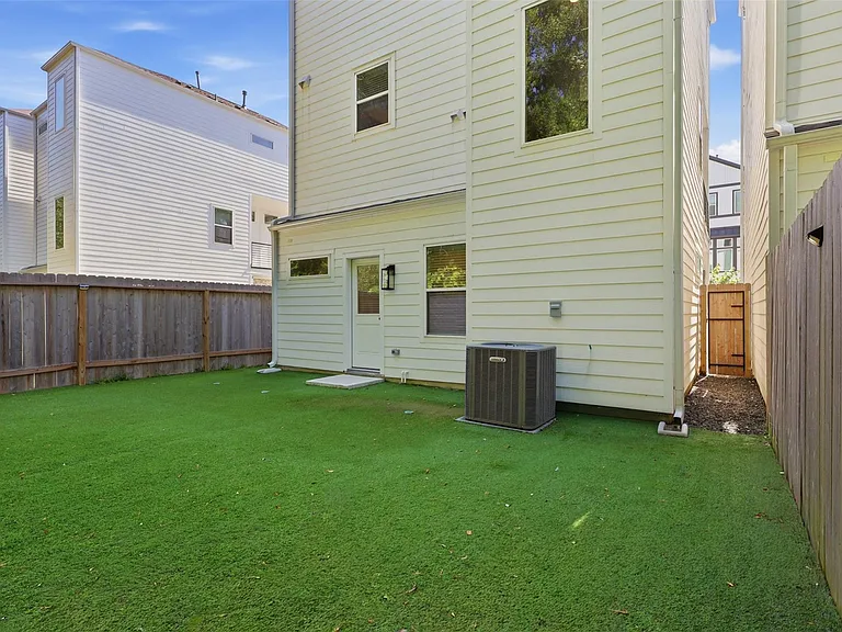 5305 Donovan Gardens Ln — Photo 38