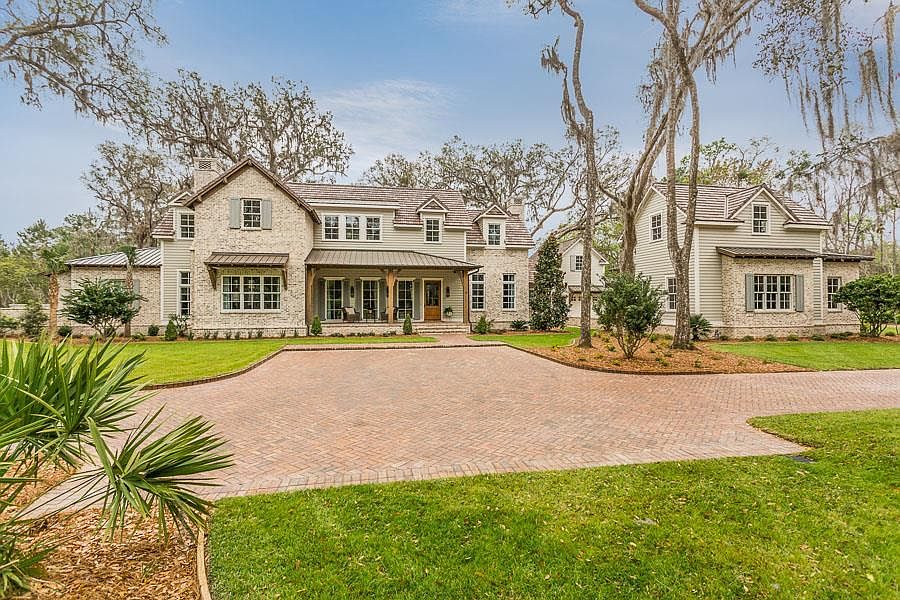 1st image of 16 Hinchinbrooke Cir