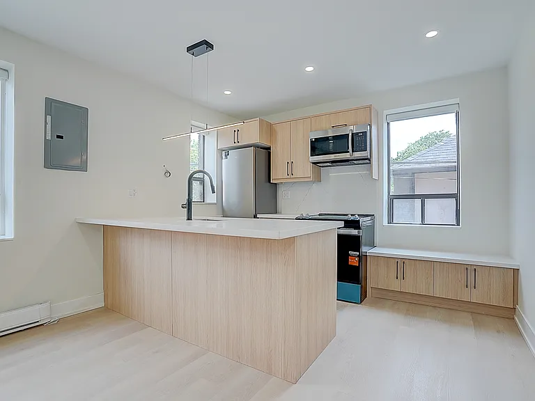 240 Durie St #U201 — Photo 4