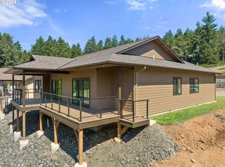 851 Masters Ct, Reedsport, OR 97467