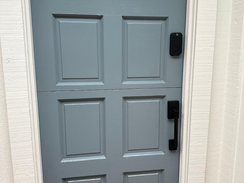 Apartment's main door. Dutch door with top-rated Yale lock.