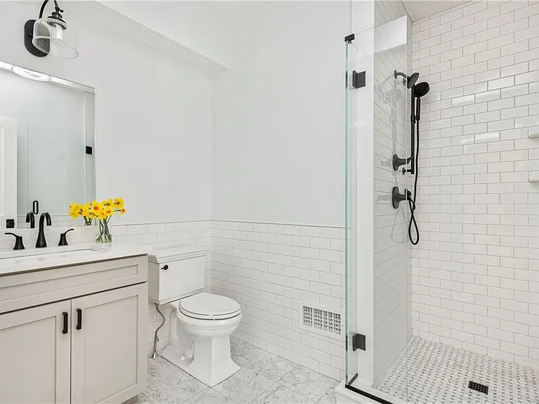118 Newport Ave — Photo 21