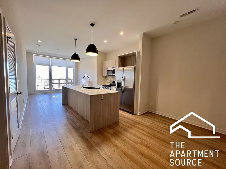 6340 W Belmont Ave #403 — Photo 2