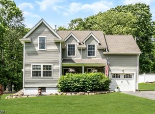 15 Thomas Dr, Hackettstown, NJ 07840