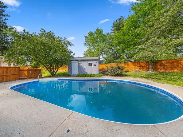 195 Cherokee Rd, Hendersonville, TN 37075