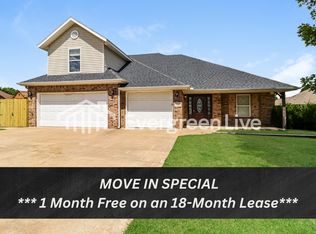 700 Spur Ln, Centerton, AR 72719