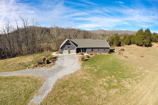 1st image of 242 Foxrun Ln