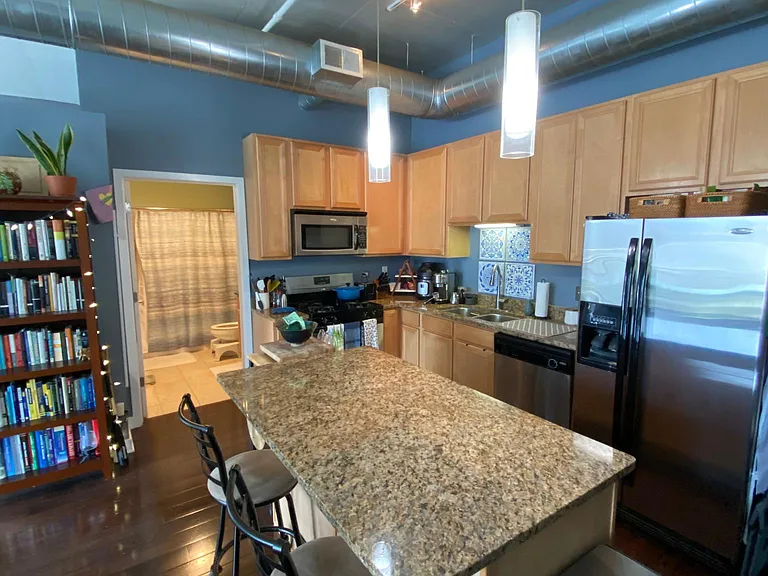 740 W Fulton St — Photo 3