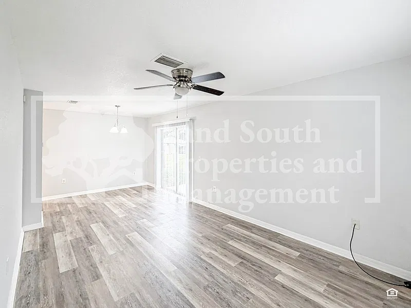 2 bed, 2.0 bath, 942 sqft, $1,595 — Photo 2